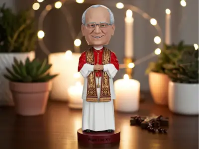 Figurine pope leo bobblehead